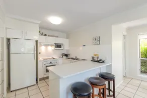Sandy Beach 8, a 3 bed pool view Noosaville villa - Image 3