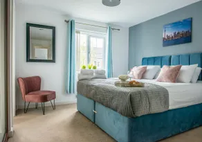 3 BEDROOM HOUSE * SLEEPS 6 * PARKING * GARDEN - Image 5