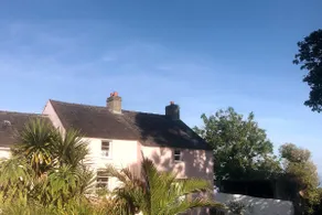 The Pink Cottage upstairs suite & Garden Summer Room - Image 3