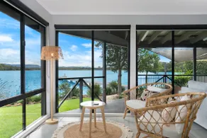 The Lakehouse - A private waterfront oasis - Image 2