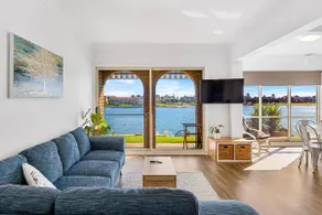 Lakeside Mews - Image 5