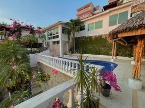 House with a beautiful view and private pool - Image 3