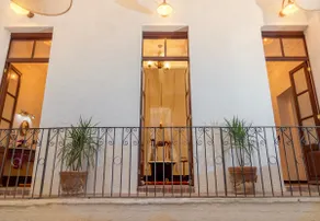 Plush vintage suite in Centro Histórico home - Image 4