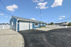 Waterfront Beach House - Image 4