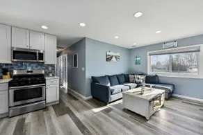Waterfront Beach House - Image 3