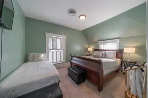 Charming Victorian 5 Min to Ark / Walk Downtown - Image 5