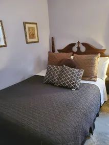 Cozy & Convenient Oak Park w Parking / Transit - Image 2