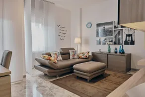 Beautiful apartment overlooking the sea and the historic center - Image 5
