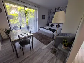 Nice flat with swimming pool, garden and garage - Image 4