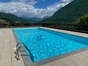 Nice flat with swimming pool, garden and garage - Image 5