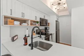 Modern design 1st Flr Unit- 5 Min to Naples BEACH - Image 5
