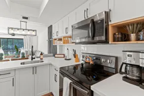 Modern design 1st Flr Unit- 5 Min to Naples BEACH - Image 4