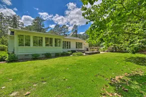 The Bookery - Bright, Airy home with Fenced Yard - Image 5