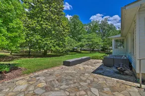 The Bookery - Bright, Airy home with Fenced Yard - Image 4
