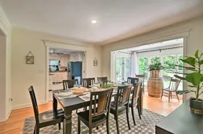 The Bookery - Bright, Airy home with Fenced Yard - Image 3