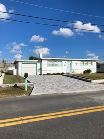 2br/1bth house, walk to beach - Image 2