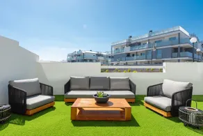 Explorer's Beach Apartment - Image 2