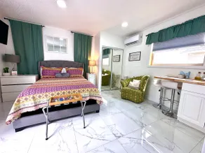 ✨️Modern Suite with POOL- Close to All Parks!🎡 - Image 5