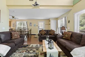 1st flr master, gas fireplace 5 min walk to lake - Image 4