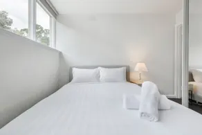 Bright and Modern Space with a Balcony and Parking - Image 5