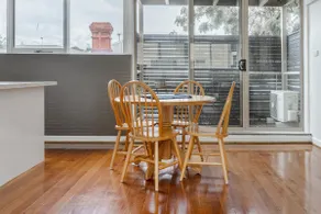 Bright and Modern Space with a Balcony and Parking - Image 3