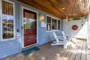 Seaside Cottage: water views, walk to beaches! - Image 4