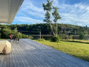 Cheerful 2-Bedroom Waterfront Home - Image 2