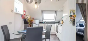 Lovely 1 Bed w Sea View. Pets. Parking. Net Zero - Image 4