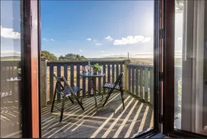 Lovely 1 Bed w Sea View. Pets. Parking. Net Zero - Image 3