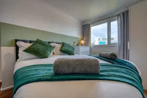 Contractor House near Birmingham City Centre HS2 BCU and ASTON University M6 Motorway Private Garden FREE Superfast WIFI - Image 2