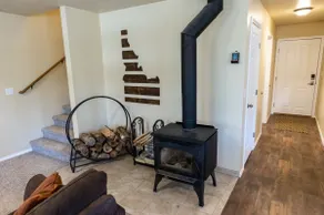 Private, modern cabin near golf and hot springs - Image 2