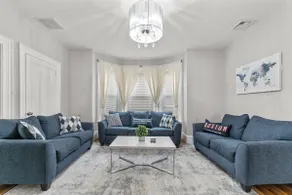 Spacious & modern, balcony & two level arcade! - Image 2
