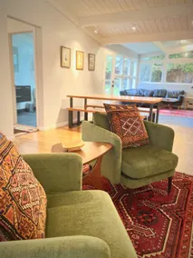 Sunny Mid-Century Gem - Image 3