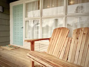 Sunny Mid-Century Gem - Image 2