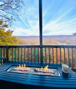 Dog-friendly Bryce retreat with mountain views - Image 3