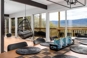 Dog-friendly Bryce retreat with mountain views - Image 5
