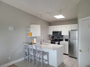 4 Furnished Condos, 12 Bed/8 Bath Great Lake Views - Image 4