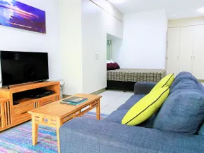 Accessible Apartment with Pool Hoist & Breakfast - Image 3