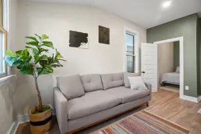 Cozy One Bedroom One Bathroom in West Central - Image 3