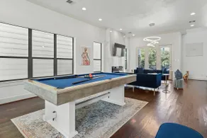 Skyline Elegance: Chic Midtown Home with Rooftop - Image 5