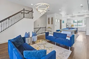 Skyline Elegance: Chic Midtown Home with Rooftop - Image 2