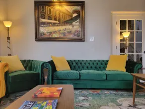 The Cherry Tree, downtown estate, 8 parking spaces - Image 2