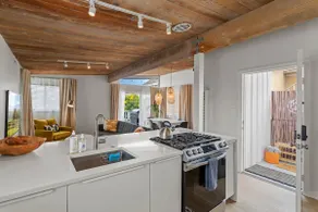 Newport Beach Shack Upper, a stylish classic - Image 2