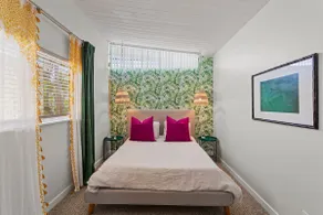 Newport Beach Shack Upper, a stylish classic - Image 3