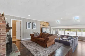 Luxury River Front Cottage With Hot Tub & Spectacular Views  - Image 4