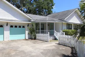 Historic Southern Milton Home 30 min from Navarre - Image 2