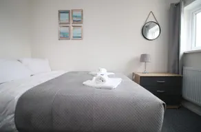 Modern Home in Charming Seaside Town - Image 3