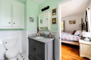 Greenport village cottage w/ 4 bedrooms - Image 4