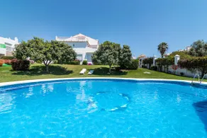 Exclusive 3 bed house, top location - Heated Pool - Image 2