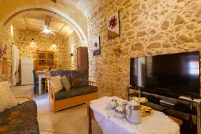 Traditional and charming 3 bedroom farmhouse with pool - Image 3
